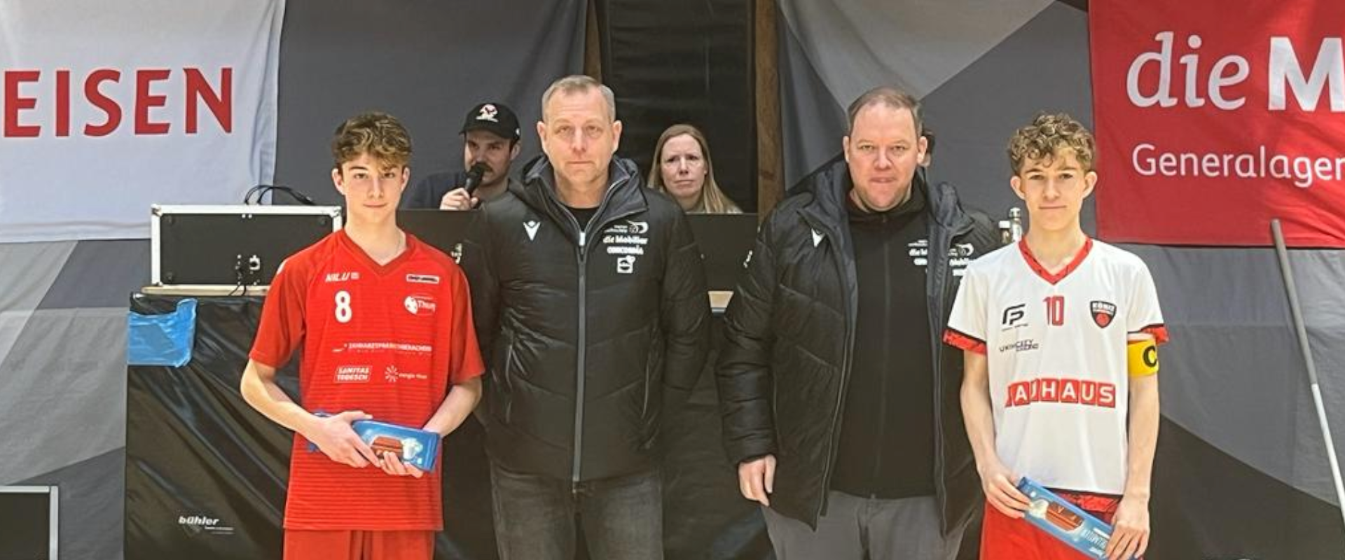 Nati-Trainer &uuml;bergibt Best-Player-Preise