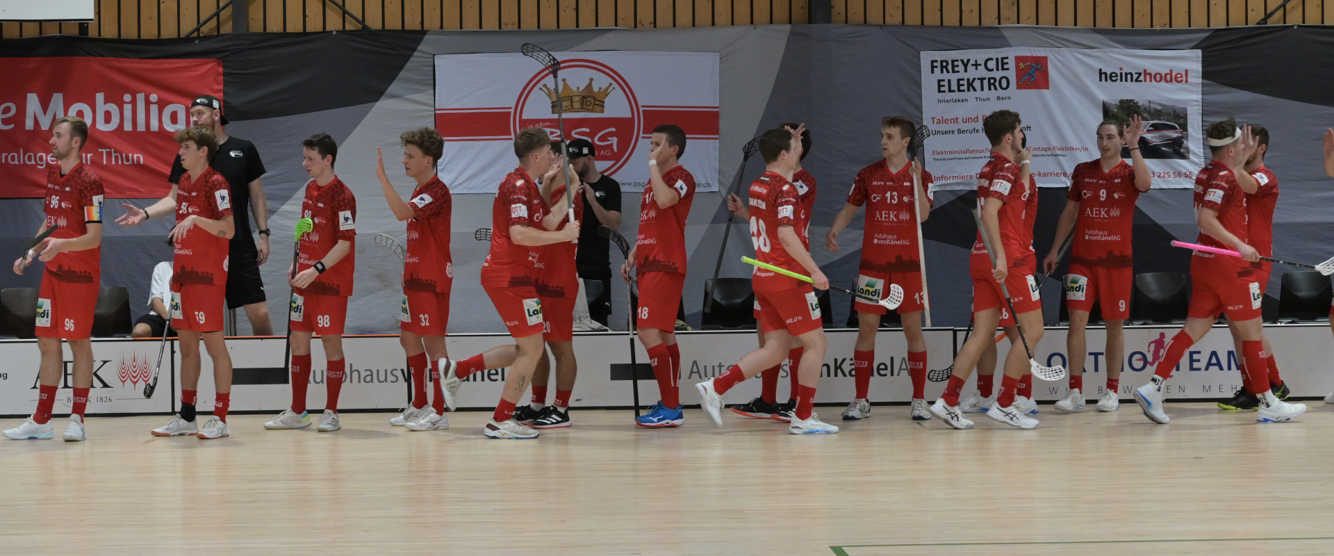 NLB bezwingt Lok dank furiosem 9-Tore-Schlussdrittel